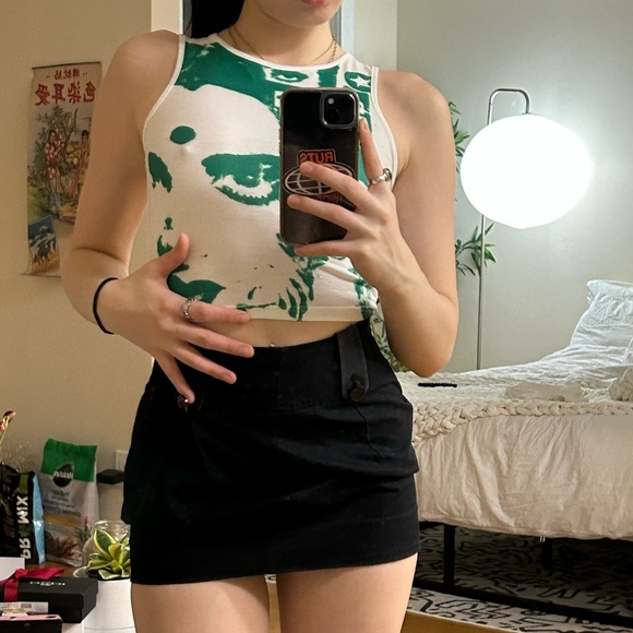 Green Face Graphic Crop - Picture 2 of 3